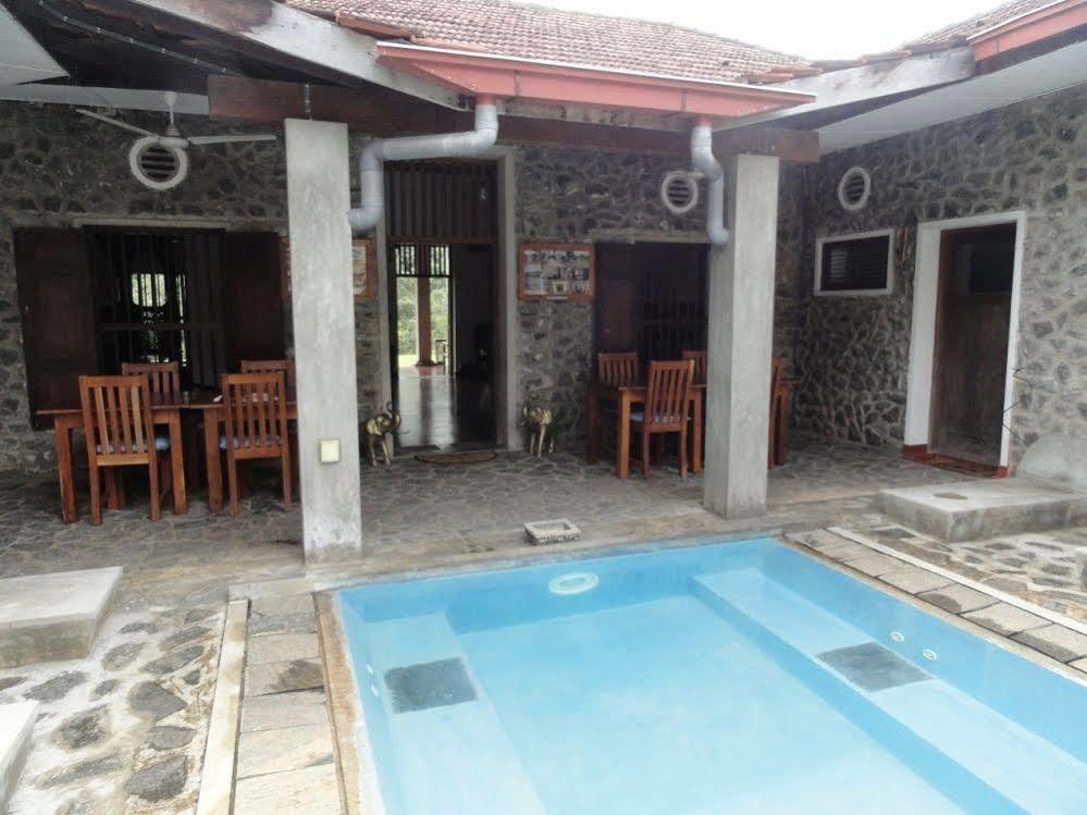 Serendip Stone Bungalow Kundasale ภายนอก รูปภาพ